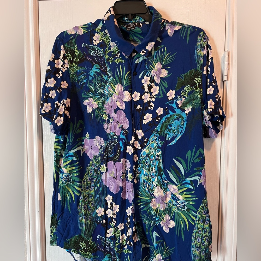 Guess floral button down causes shirt size XXL